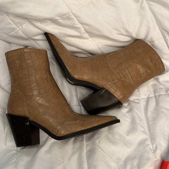 Tan Croc-Embossed Ankle Boots 🥾 nasty gal - Picture 3 of 12